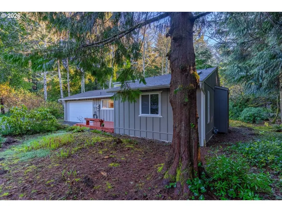 199 SW The Pines Dr, Depoe Bay, OR 97341 - #3