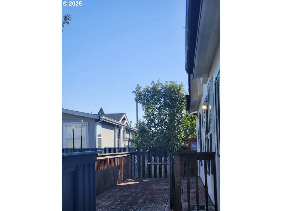 4875 NE Wyoming Cir, Salem, OR 97305 - Image #2