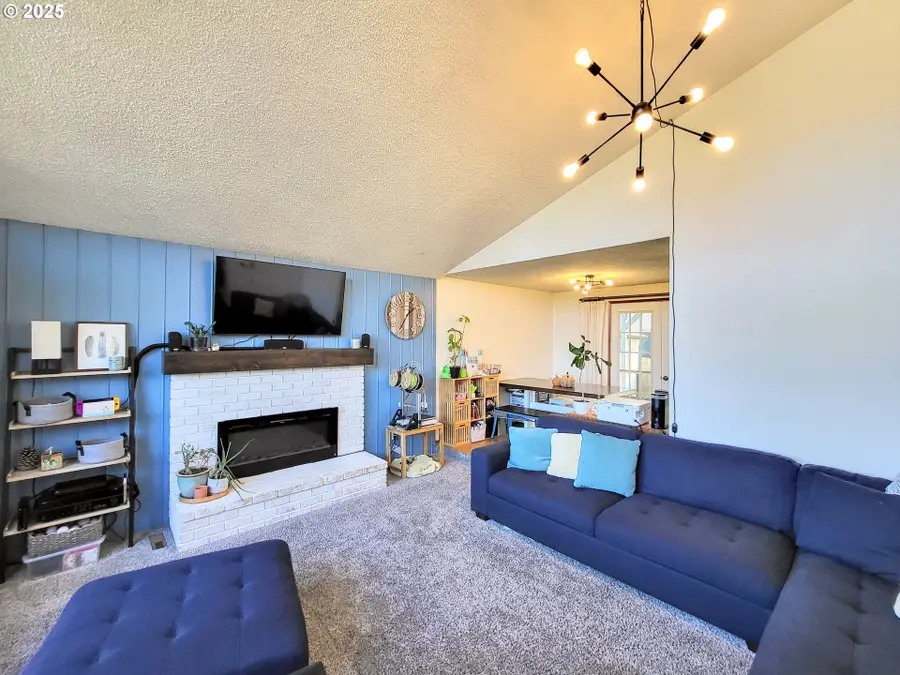 1153 Cedar Pl, Creswell, OR 97426 - Image #3