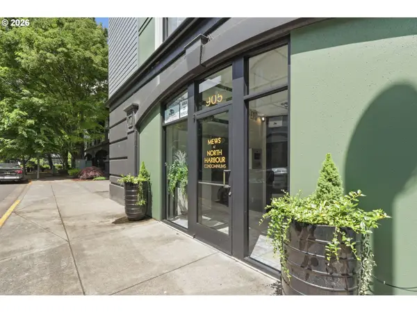 905 N Harbour Dr, Portland, OR 97217