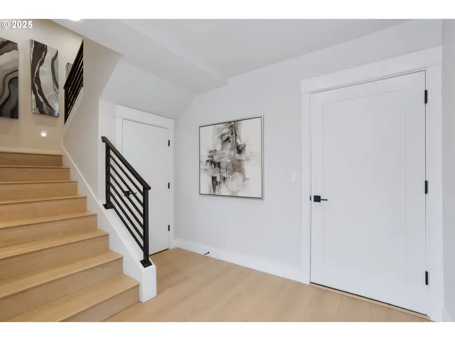 6024 SW 18th Dr, Portland, OR 97239 - Image #2