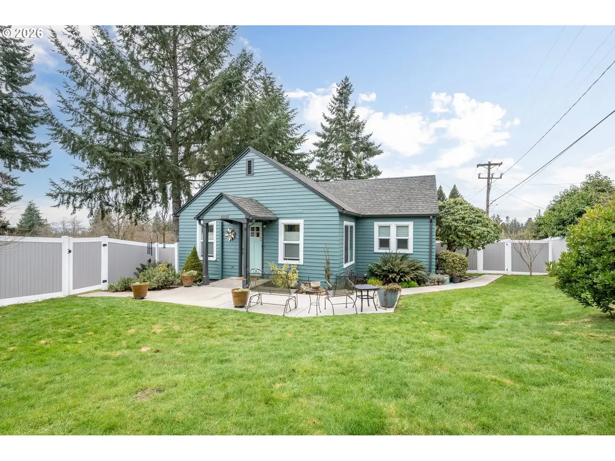 3515 Columbia Heights Rd, Longview, WA 98632 - #1