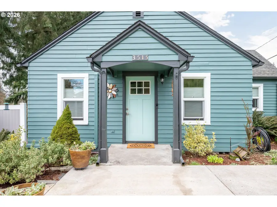 3515 Columbia Heights Rd, Longview, WA 98632 - #3