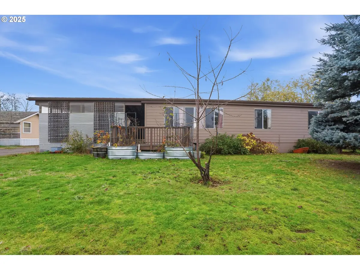 208 W Heintz St, Molalla, OR 97038 - Image #1