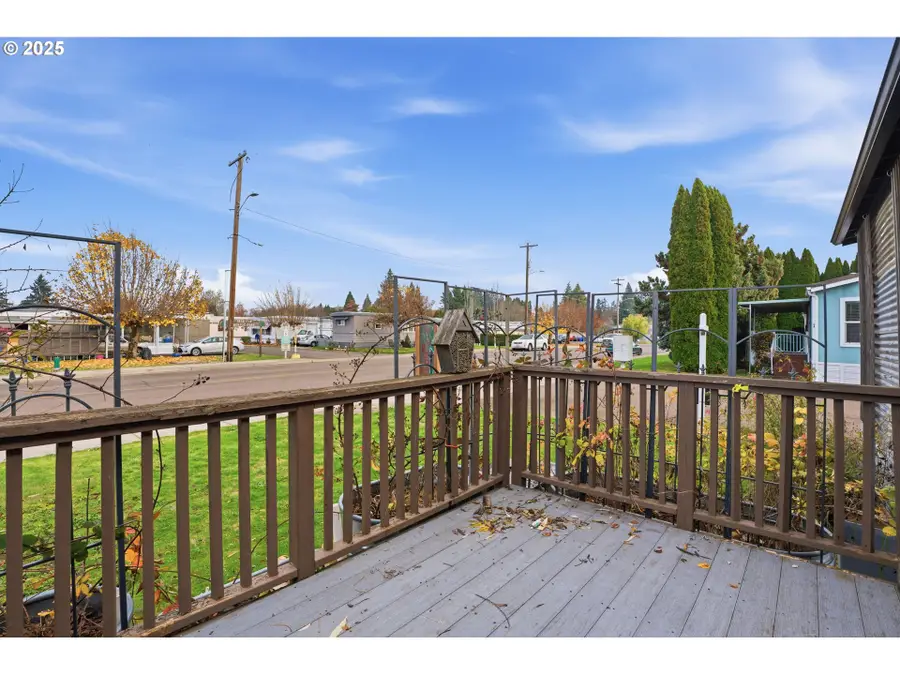 208 W Heintz St, Molalla, OR 97038 - Image #2