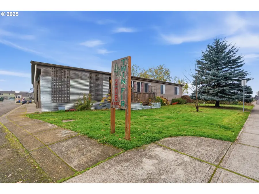 208 W Heintz St, Molalla, OR 97038 - Image #3