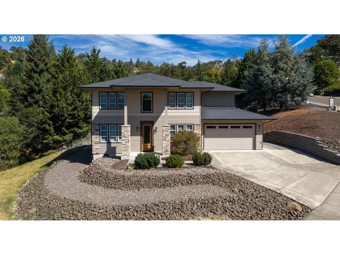 2712 NW Daysha Dr, Roseburg, OR 97471 - #1