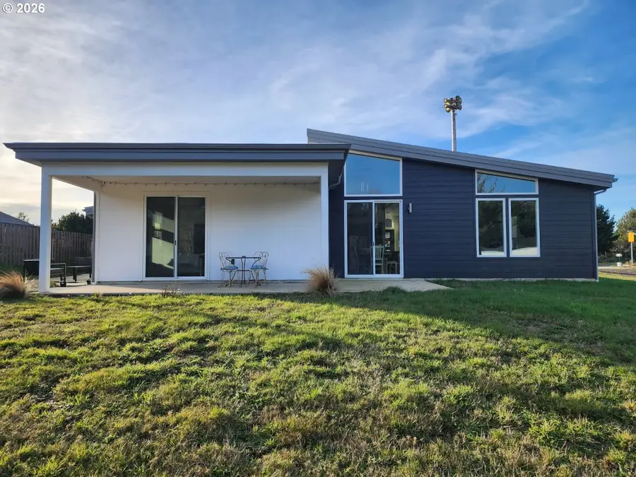 617 Windcrest Dr, Bandon, OR 97411 - Image #2