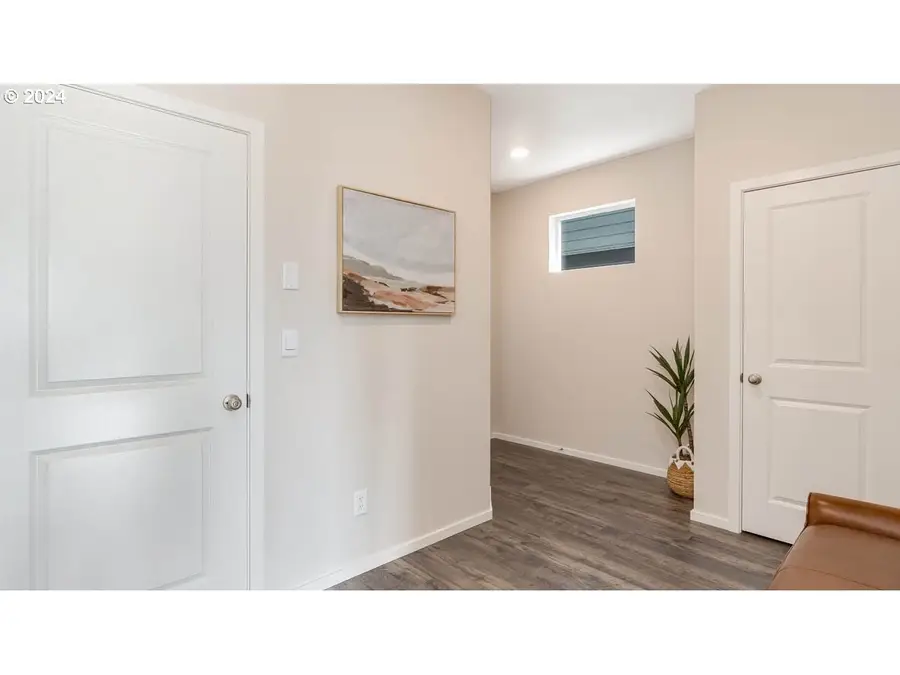 361 Stella St Ne, Salem, OR 97301 - Image #2