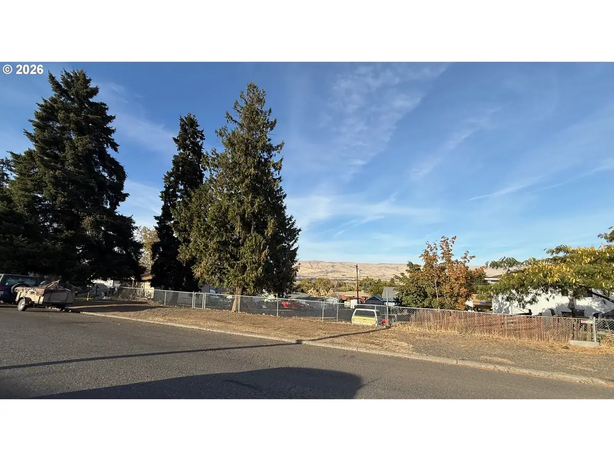 E 13th St, The Dalles, OR 97058 - #1