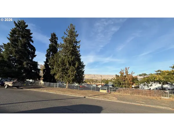 E 13th St, TheDalles, OR 97058
