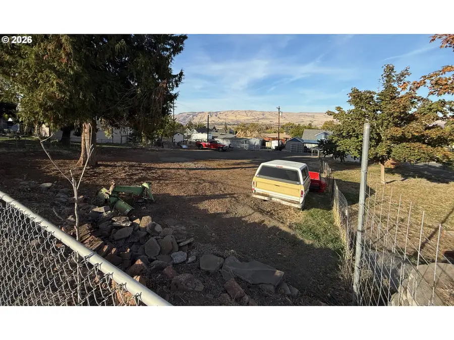 E 13th St, The Dalles, OR 97058 - #3