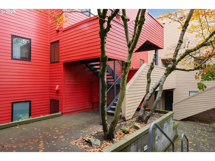 820 NW Naito Pkwy, Portland, OR 97209 - Image #3