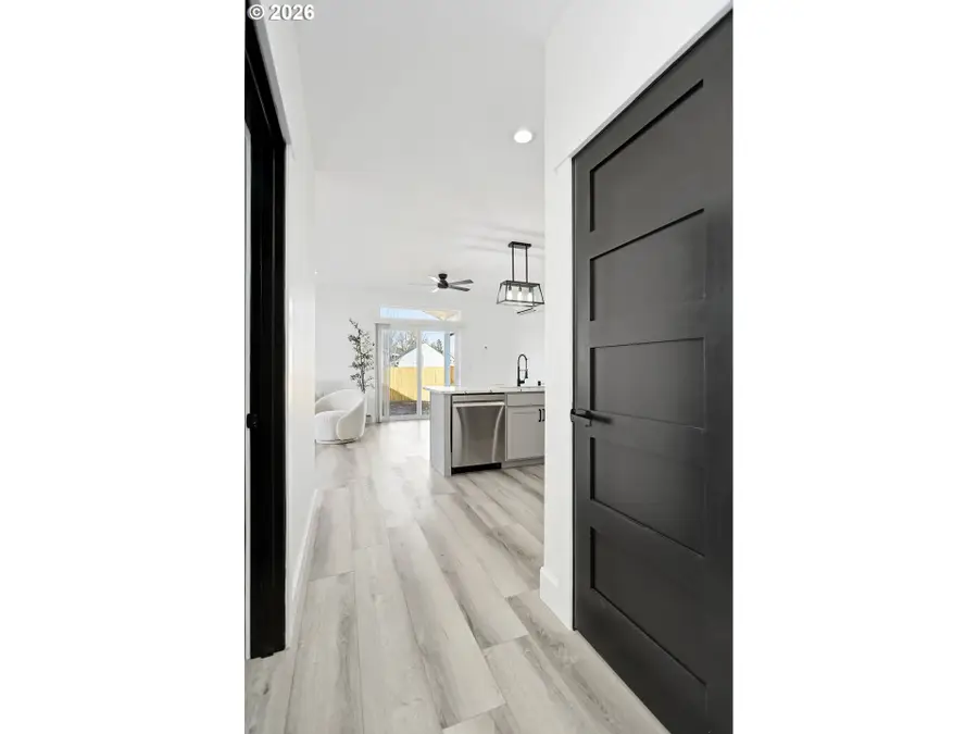 511 E Collins St, Goldendale, WA 98620 - #3