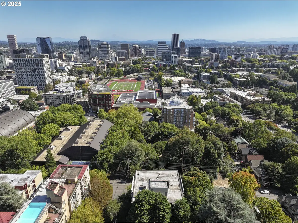 2020 SW Main St #405, Portland, OR 97205 - Image #1