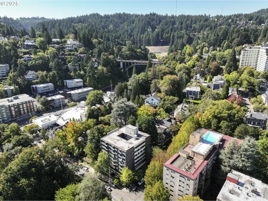 2020 SW Main St #405, Portland, OR 97205 - Image #3