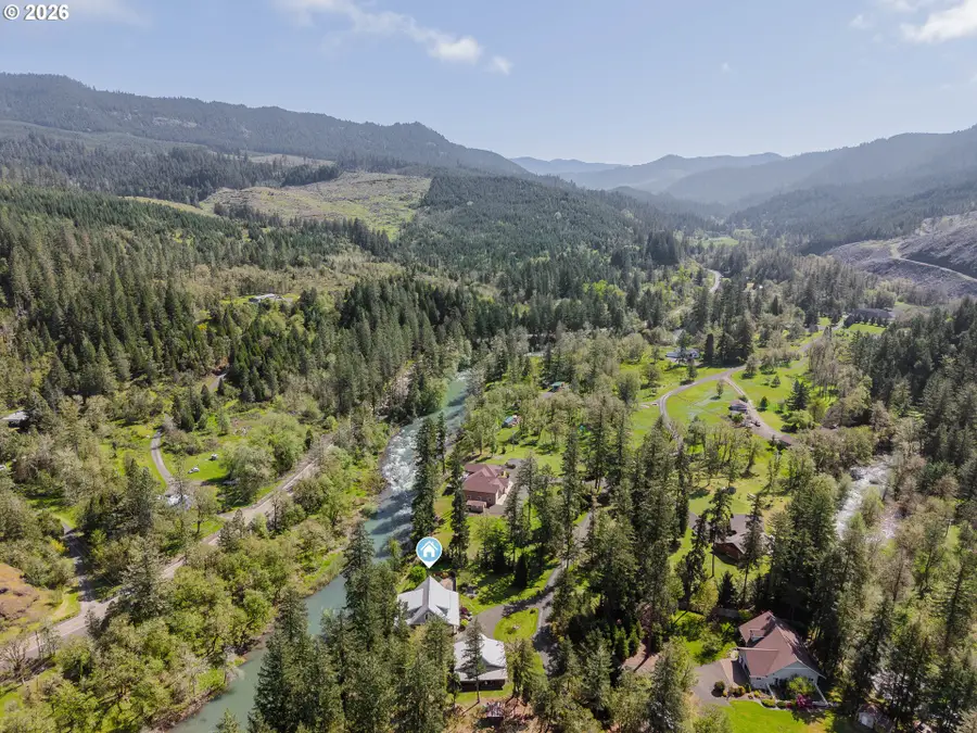 495 Indian Point Ln, Glide, OR 97443 - #3