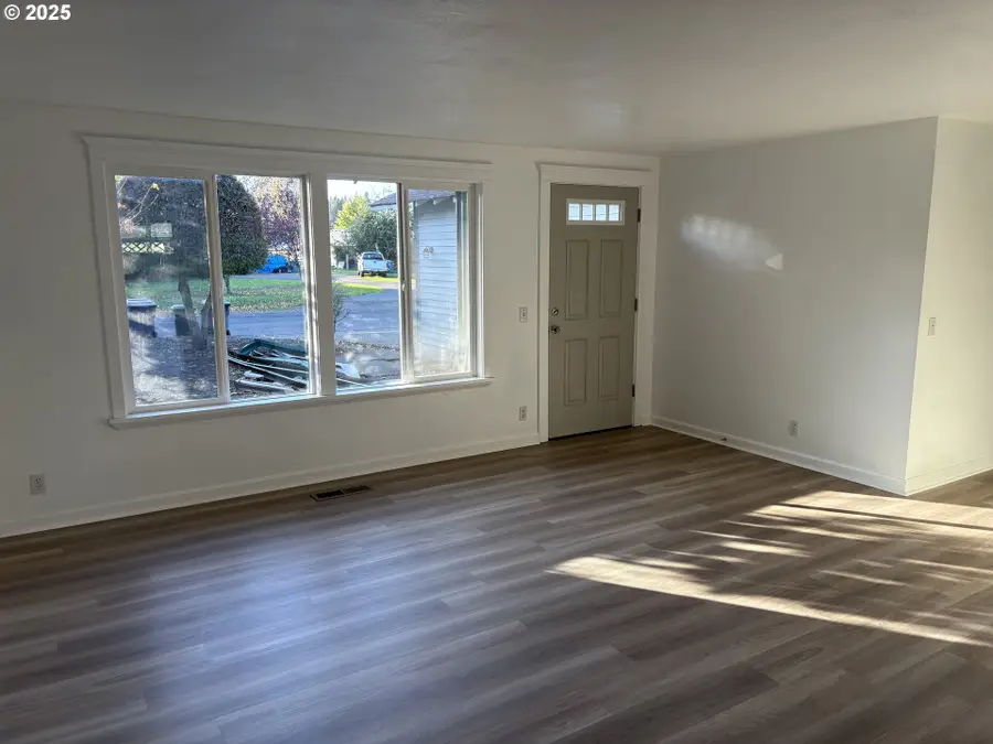 1927 Best Ln, Eugene, OR 97401 - Image #2