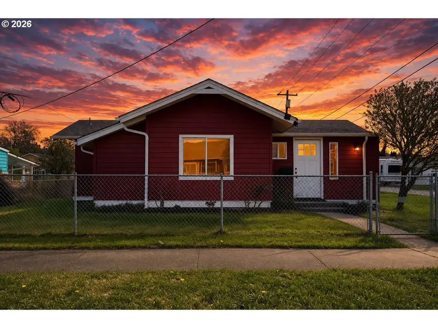 506 S 5th Ave, Kelso, WA 98626 - #2