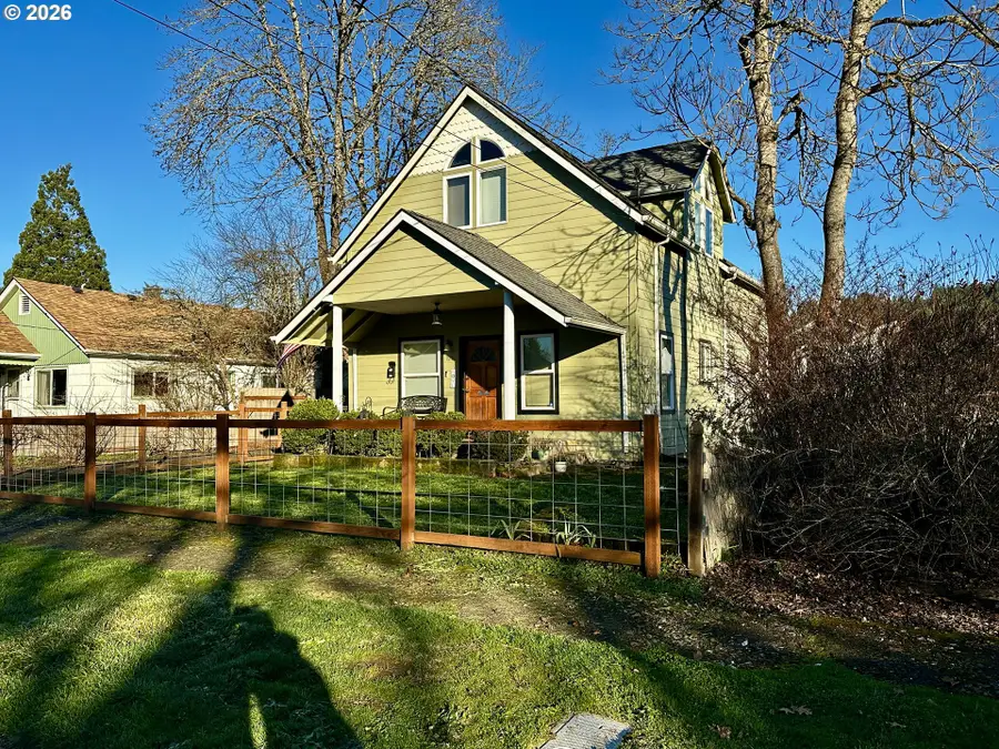 822 S 8th St, Cottage Grove, OR 97424 - Image #2