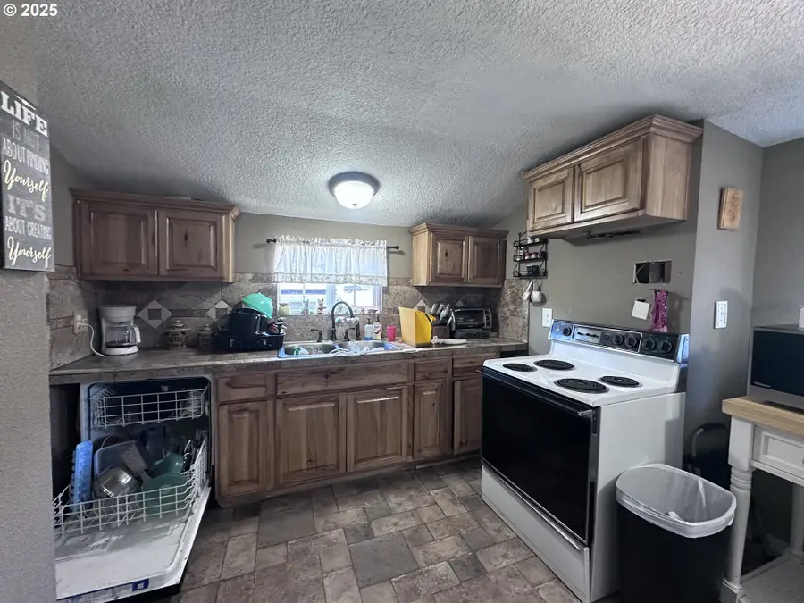 297 S 6th St, Saint Helens, OR 97051 - Image #3