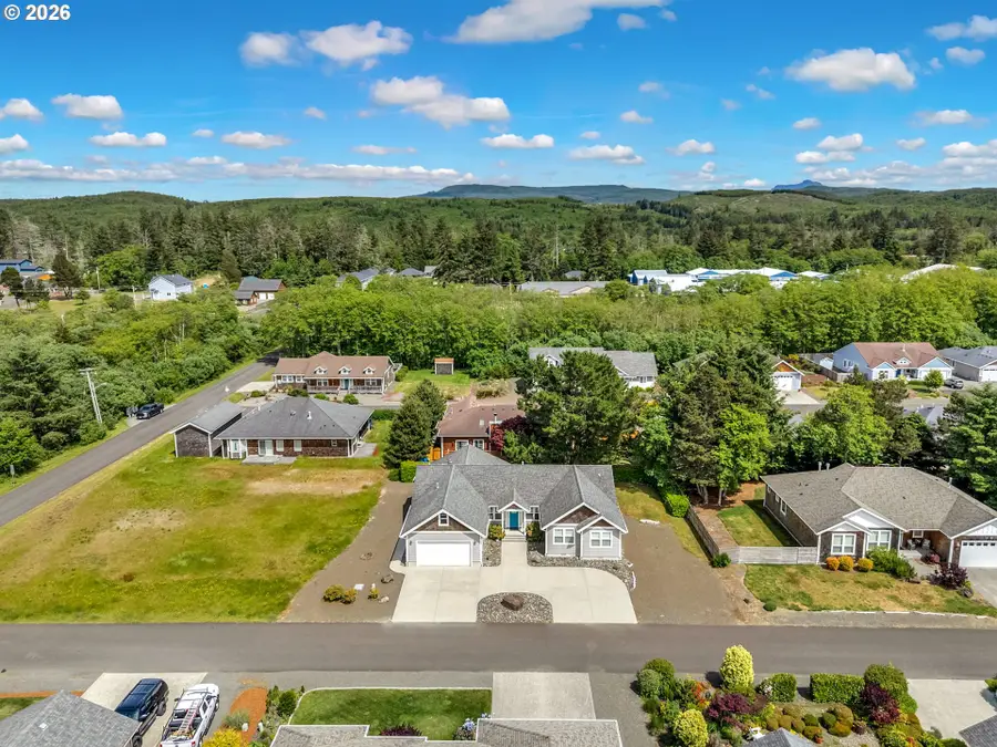 451 W Kershul Cir, Gearhart, OR 97138 - #3