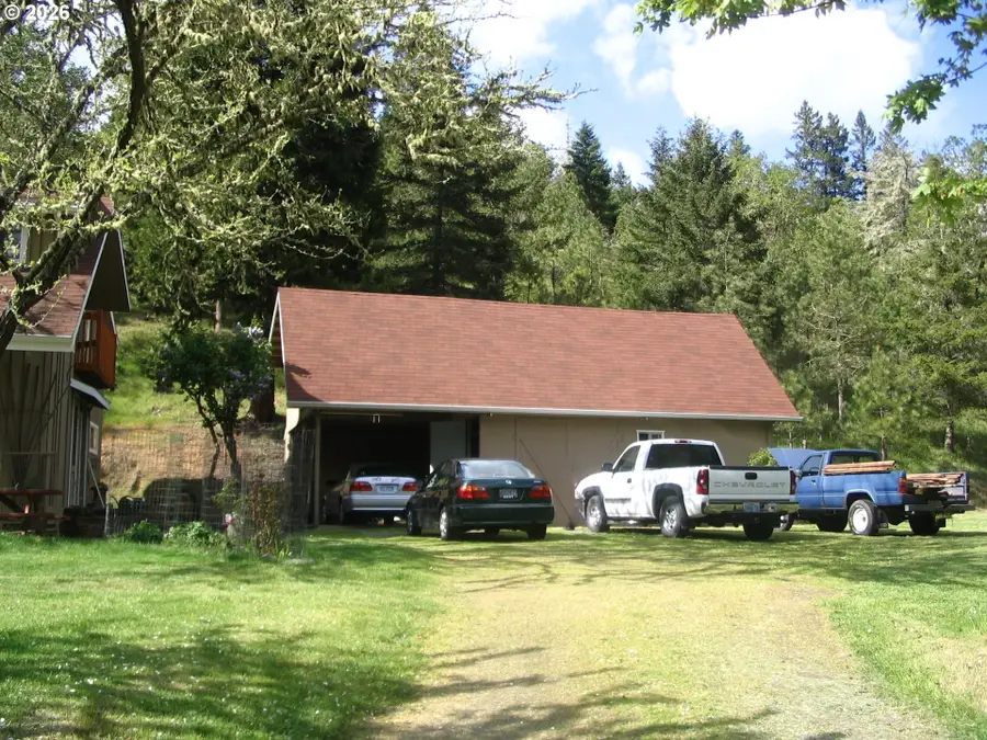 1090 E Willis Creek Rd, Winston, OR 97496 - #3