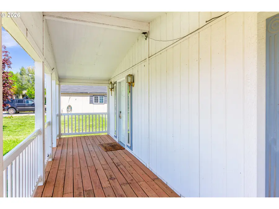 1416 SW Riverhill Dr, Hermiston, OR 97838 - #2