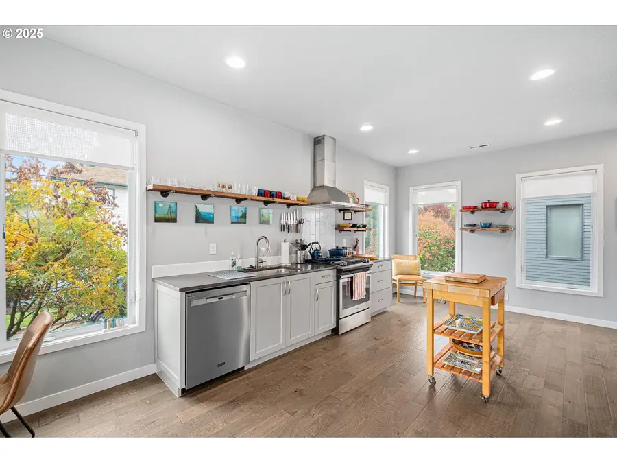 1603 SE Glenwood St, Portland, OR 97202 - #3