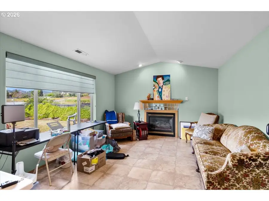 780 SE Redwood Ave, Myrtle Creek, OR 97457 - #3