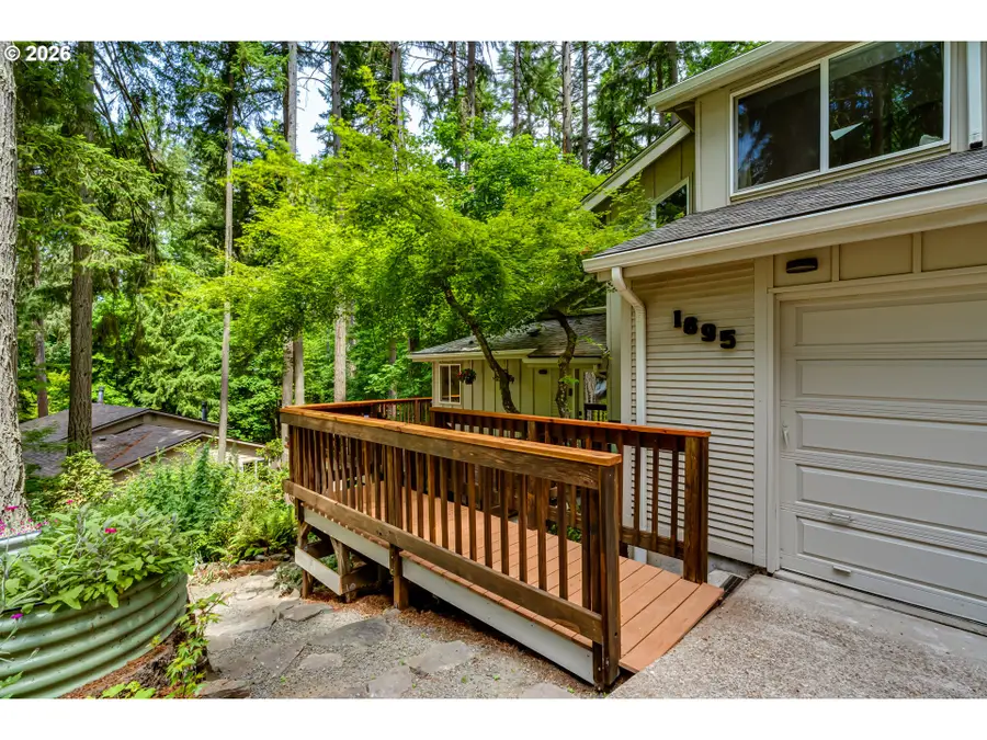 1695 Cameo Dr, Eugene, OR 97405 - #3