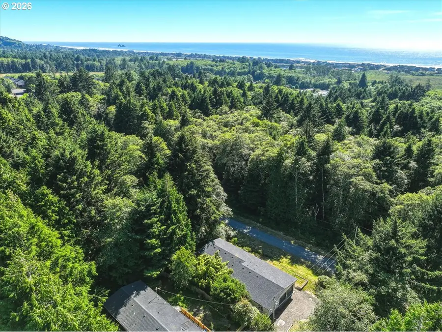 9525 NE 17th Ave, Rockaway Beach, OR 97136 - #2