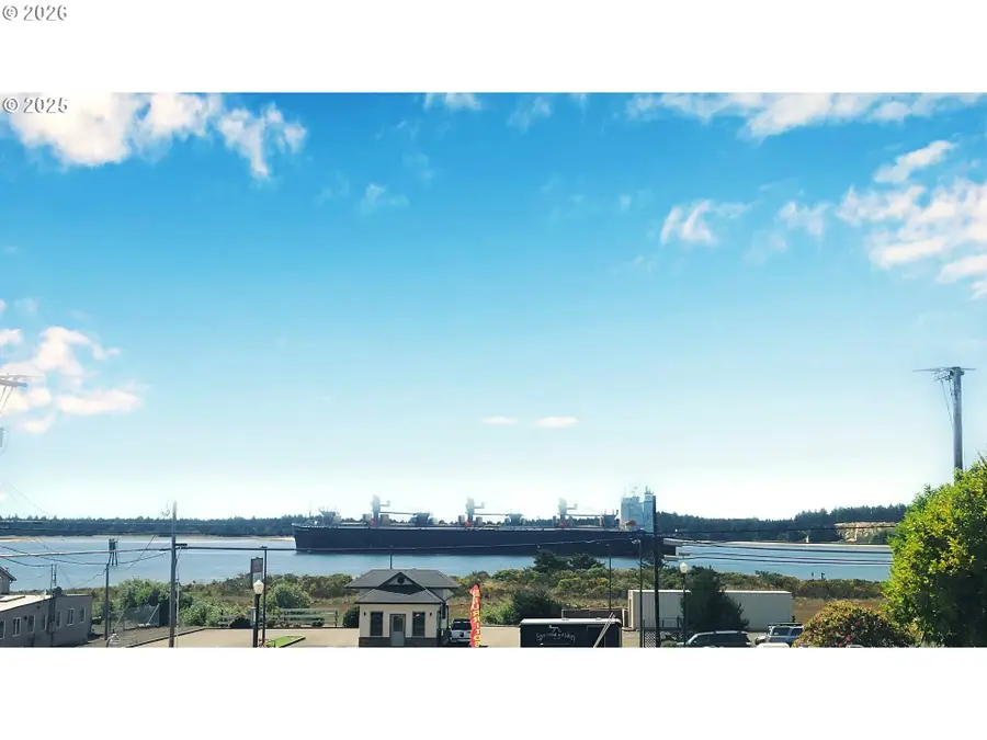 536 S Marple St, Coos Bay, OR 97420 - Image #2