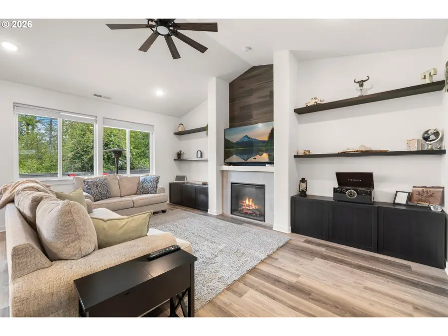 1655 N Broadway St, Estacada, OR 97023 - #3