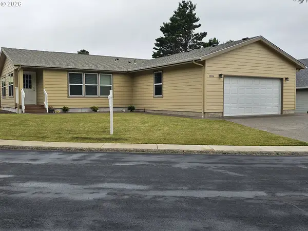 1095 SW Sailfish Loop, Waldport, OR 97394