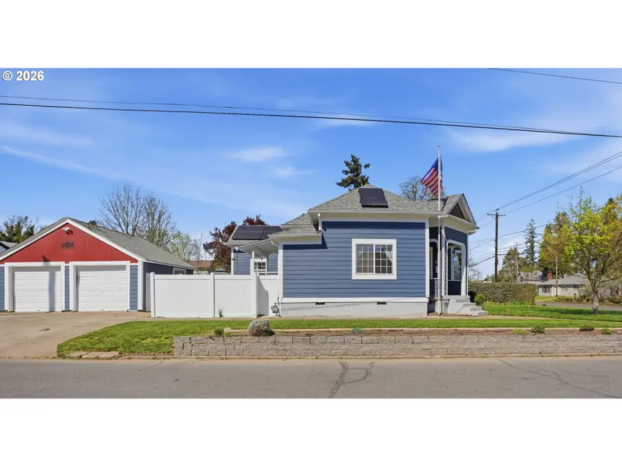 798 Young St, Woodburn, OR 97071 - #2