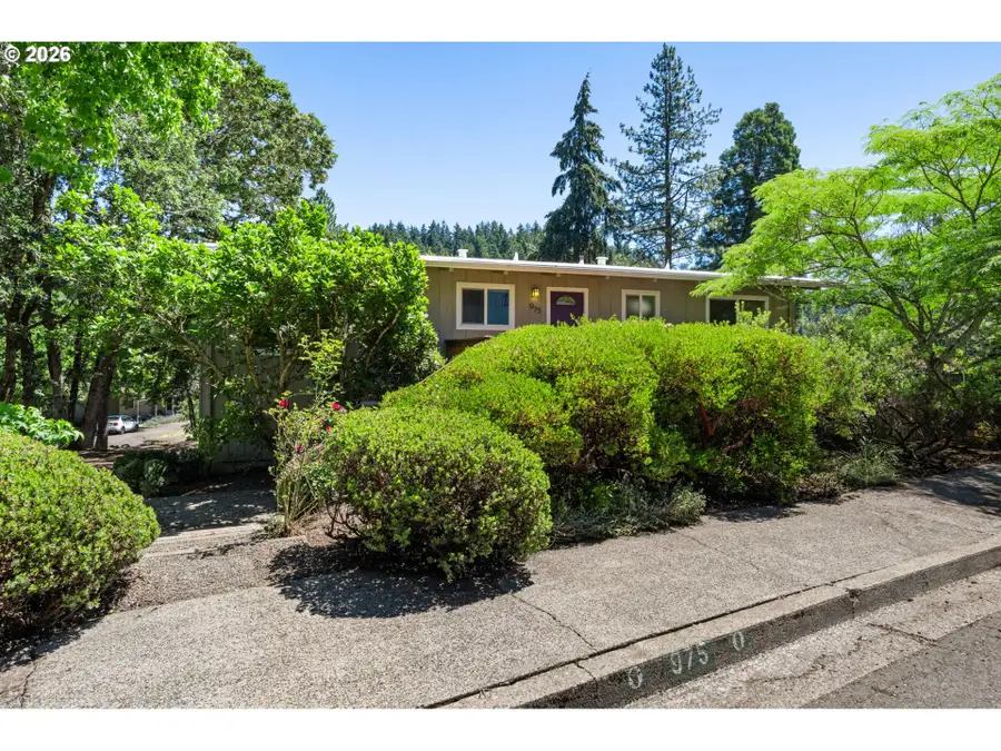 975 E 44th Ave, Eugene, OR 97405 - #2