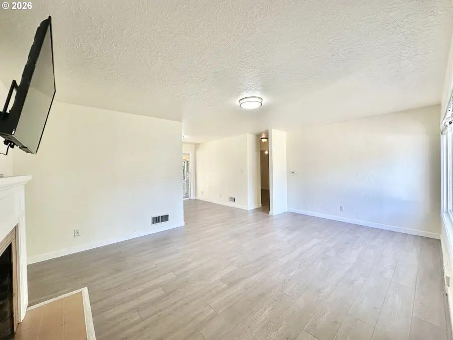 16720 SE Clinton St, Portland, OR 97236 - #3