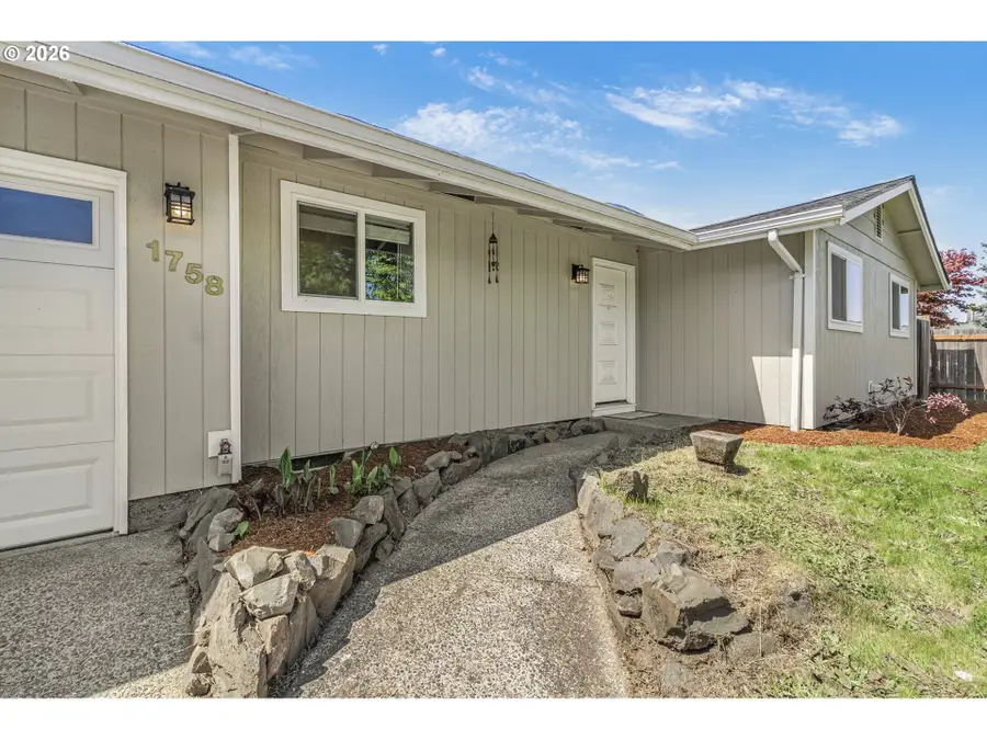 1758 Rainbow Dr, Springfield, OR 97477 - #2