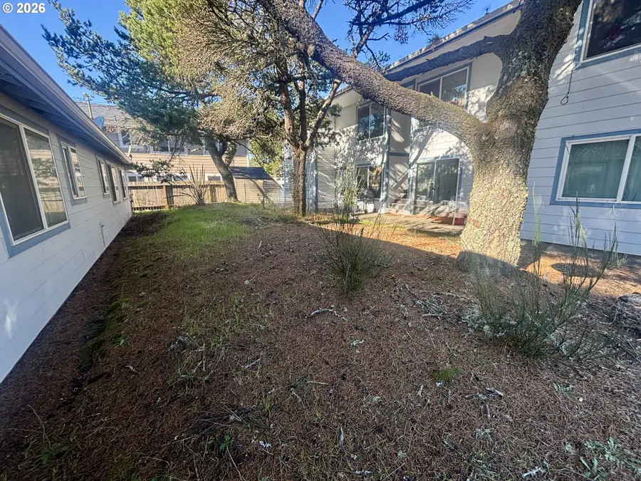 1675 22nd St, Florence, OR 97439 - Image #2