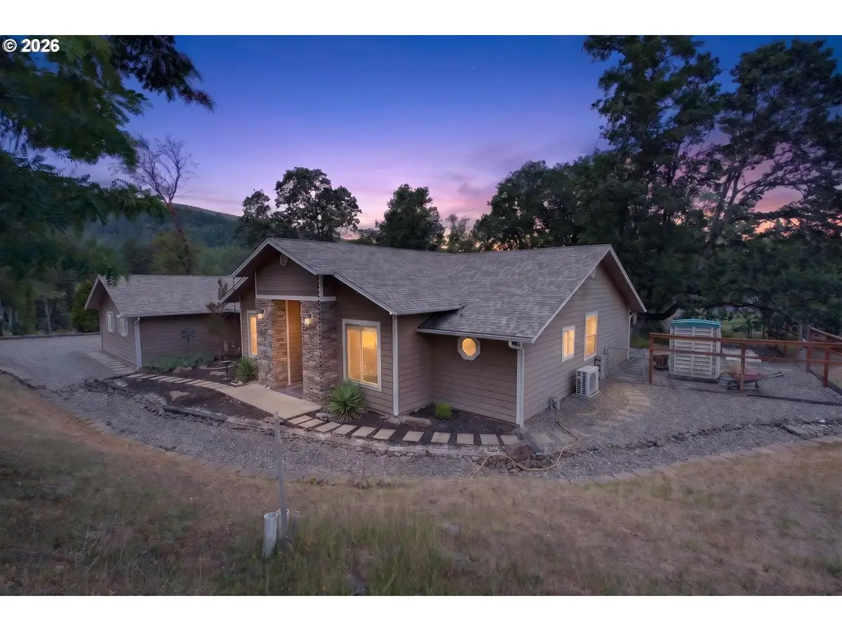 180 Hawkeye Ln, Roseburg, OR 97471 - #1
