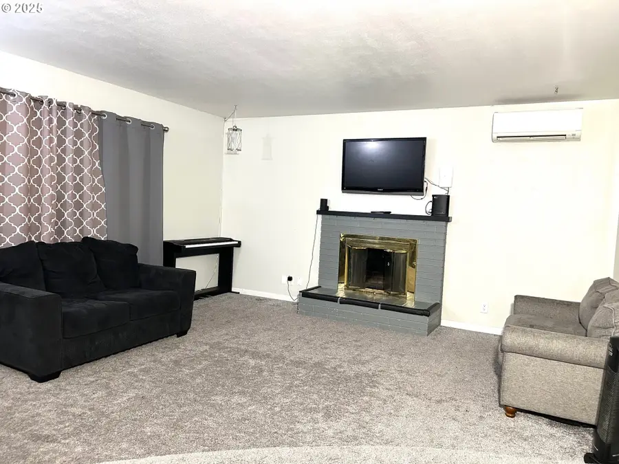 1745 T St, Springfield, OR 97477 - Image #3