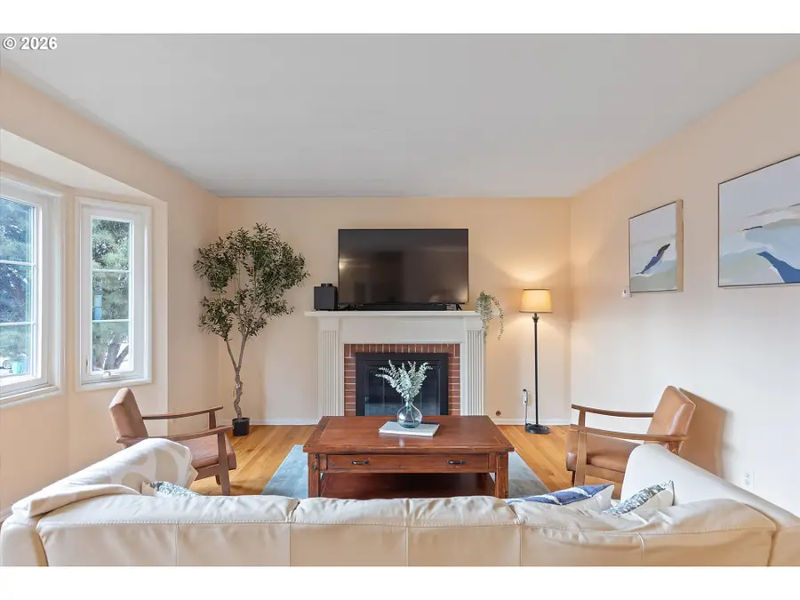 11047 SE Cherry Blossom Dr, Portland, OR 97216 - Image #2