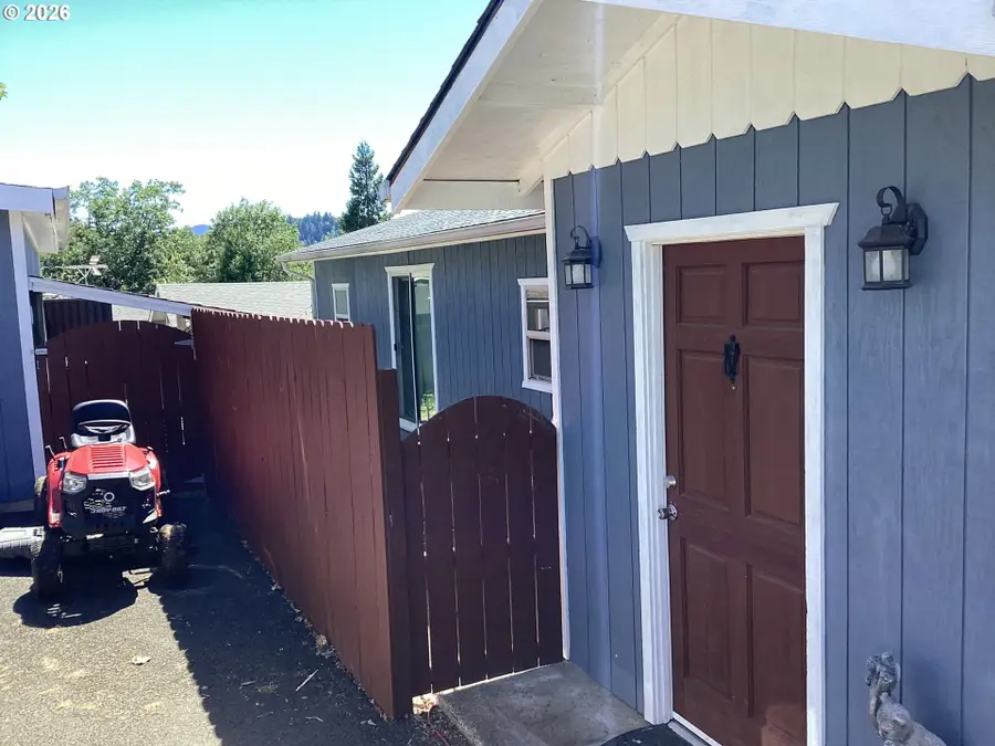 370 Gael Ln, Tri City, OR 97457 - #2