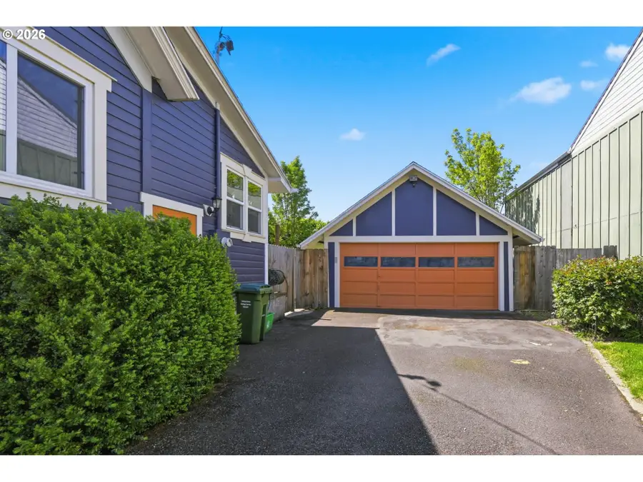 349 S 6th St, Cottage Grove, OR 97424 - #3