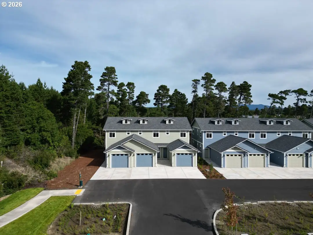 1433 37th St, Florence, OR 97439 - #1