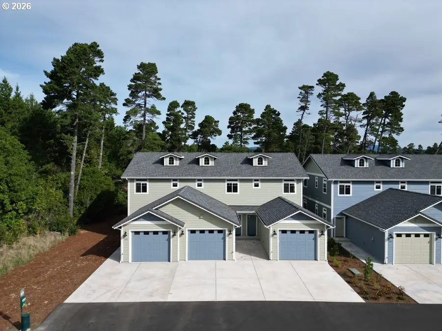 1433 37th St, Florence, OR 97439 - #2
