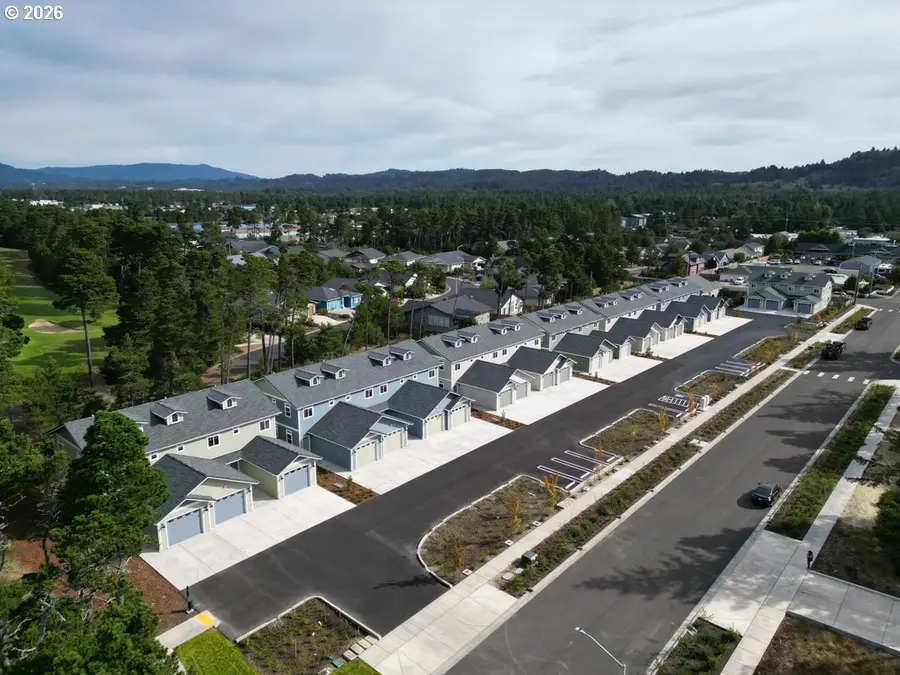 1433 37th St, Florence, OR 97439 - #3