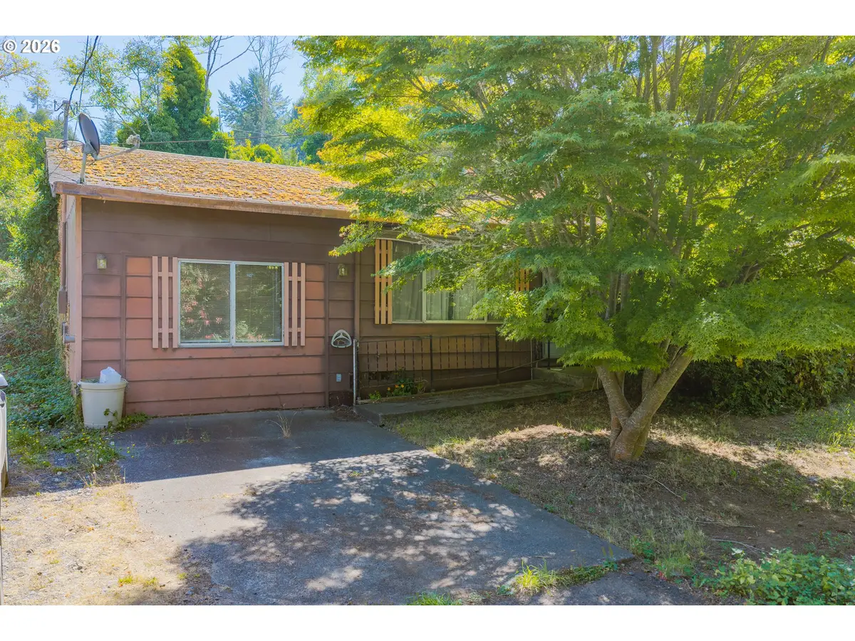 190 N Vernon St, Coquille, OR 97423 - #1