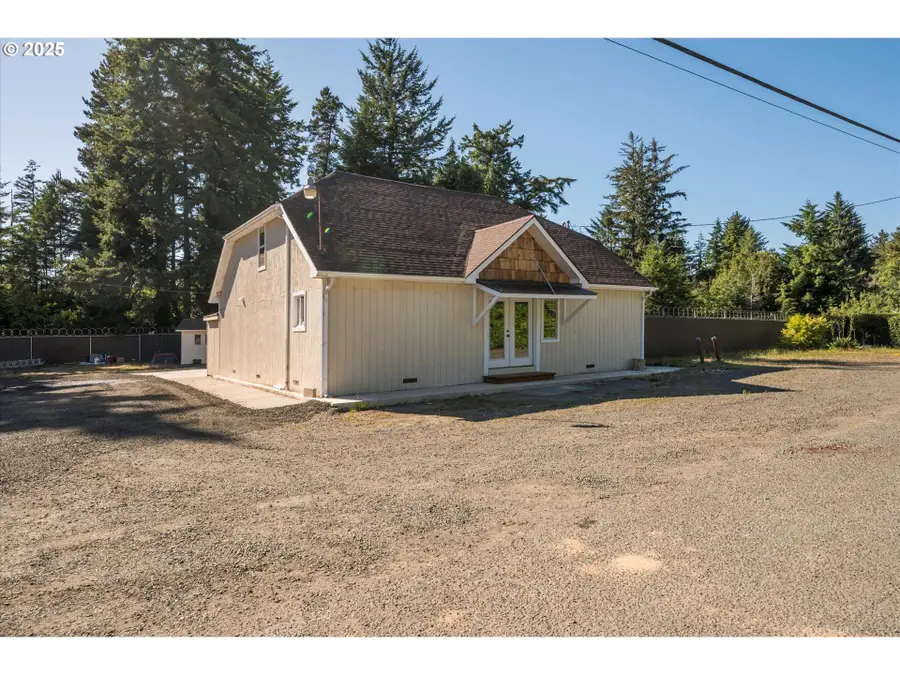 68964 Wildwood Rd, North Bayside, OR 97459 - Image #2